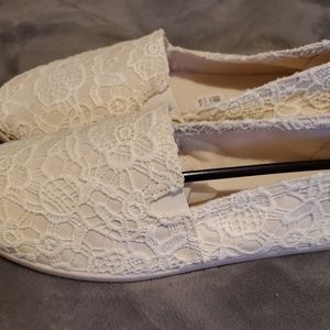 Women's lace flat slip on shoes